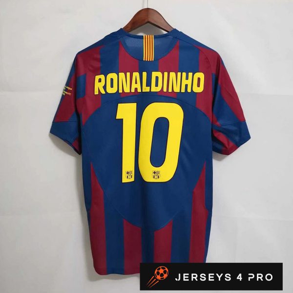 2005–2006 Barcelona Home No.10 Ronaldinho Retro Football Jersey